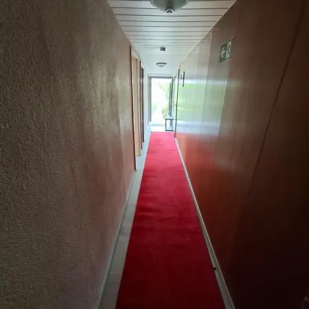 Nr 4 Direkt Am *
